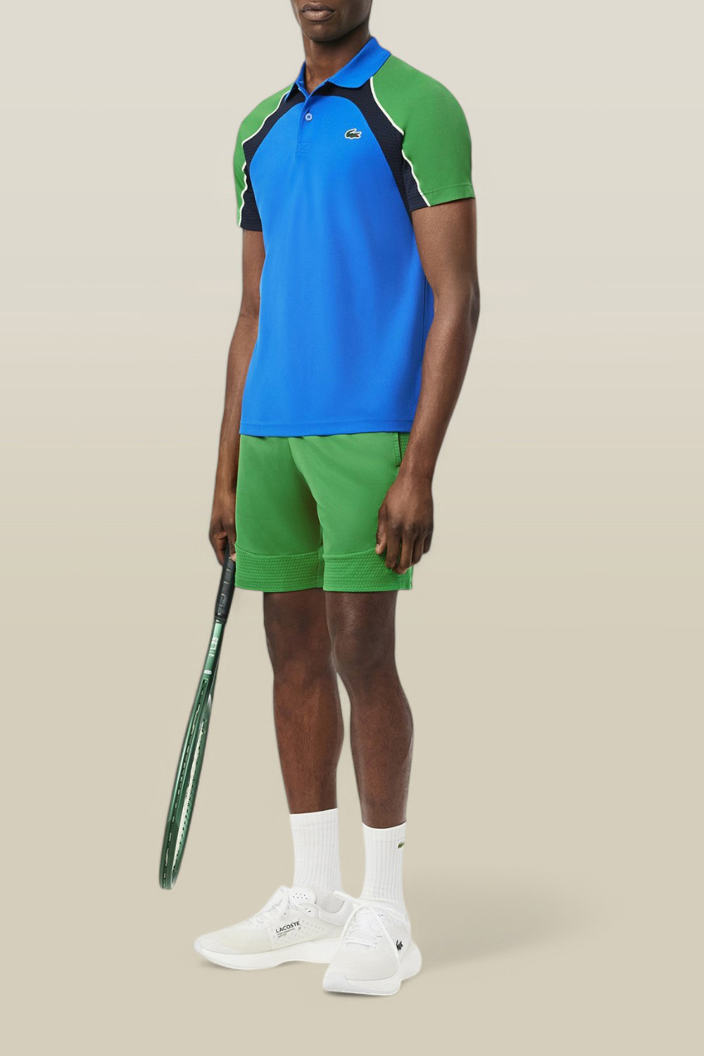 תמונת כל הלוק של מכנסי טניס אולטרה דריי LACOSTE